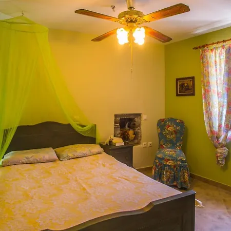 Апартаменты Iris' Traditional Stone House *