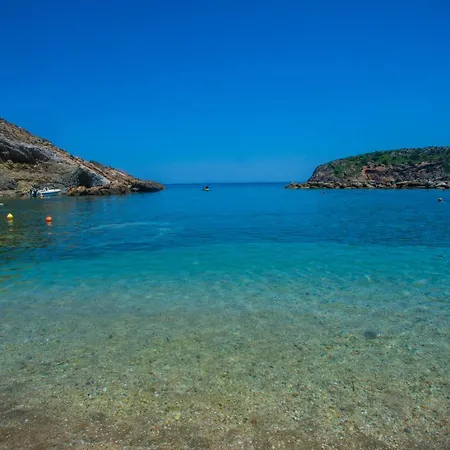Апартаменты Iris' Traditional Stone House